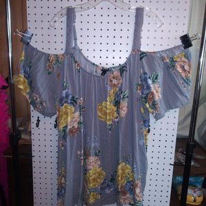 TORRID  TOP SIZE 3/3X -COLD SHOULDER- LIKE NEW